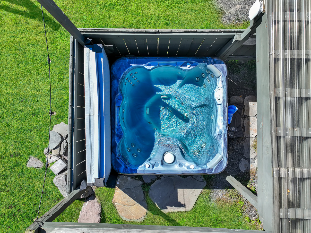 creekside-hiking-trails-treehouse-bunkroom-hot-tub/