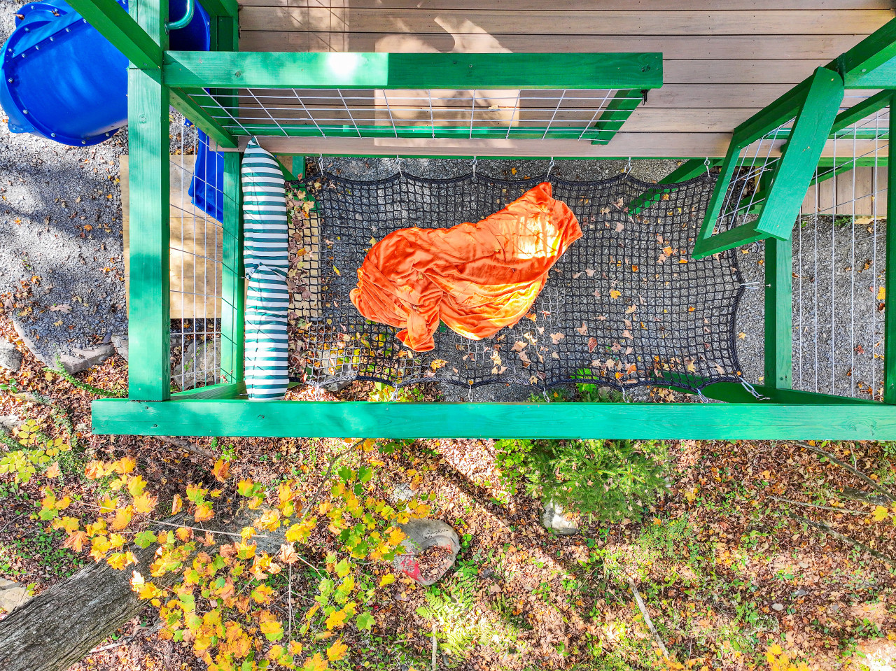 Relax and unwind on the mesh seating in the Tree House — your comfy spot to enjoy the breeze and the stunning views.