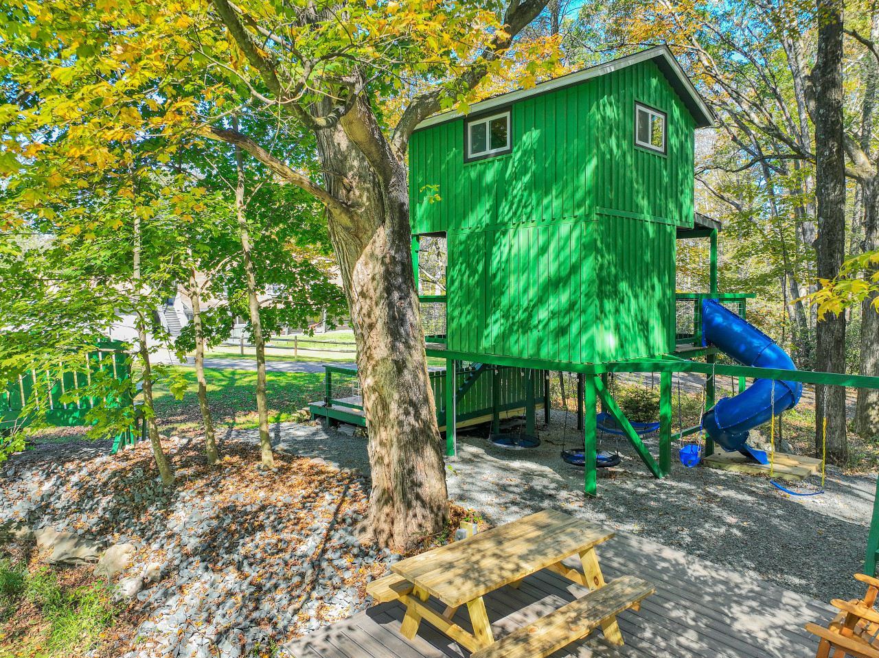 Enjoy the tranquil rear view of the Tree House, nestled in nature’s embrace.