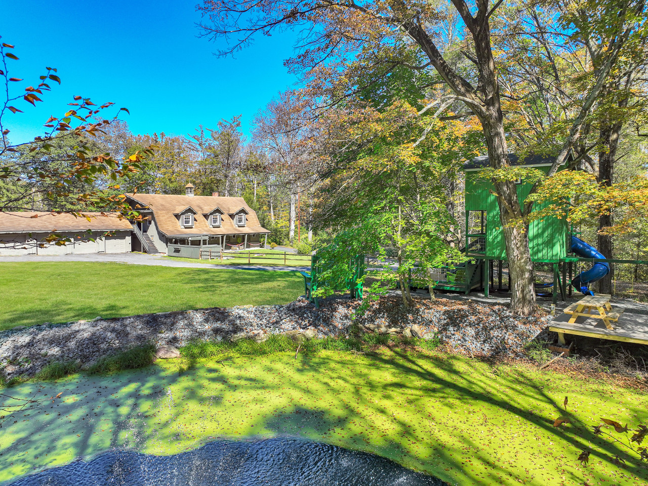 Two escapes in one frame — the main house and the Tree House, where adventure and relaxation await at every turn!