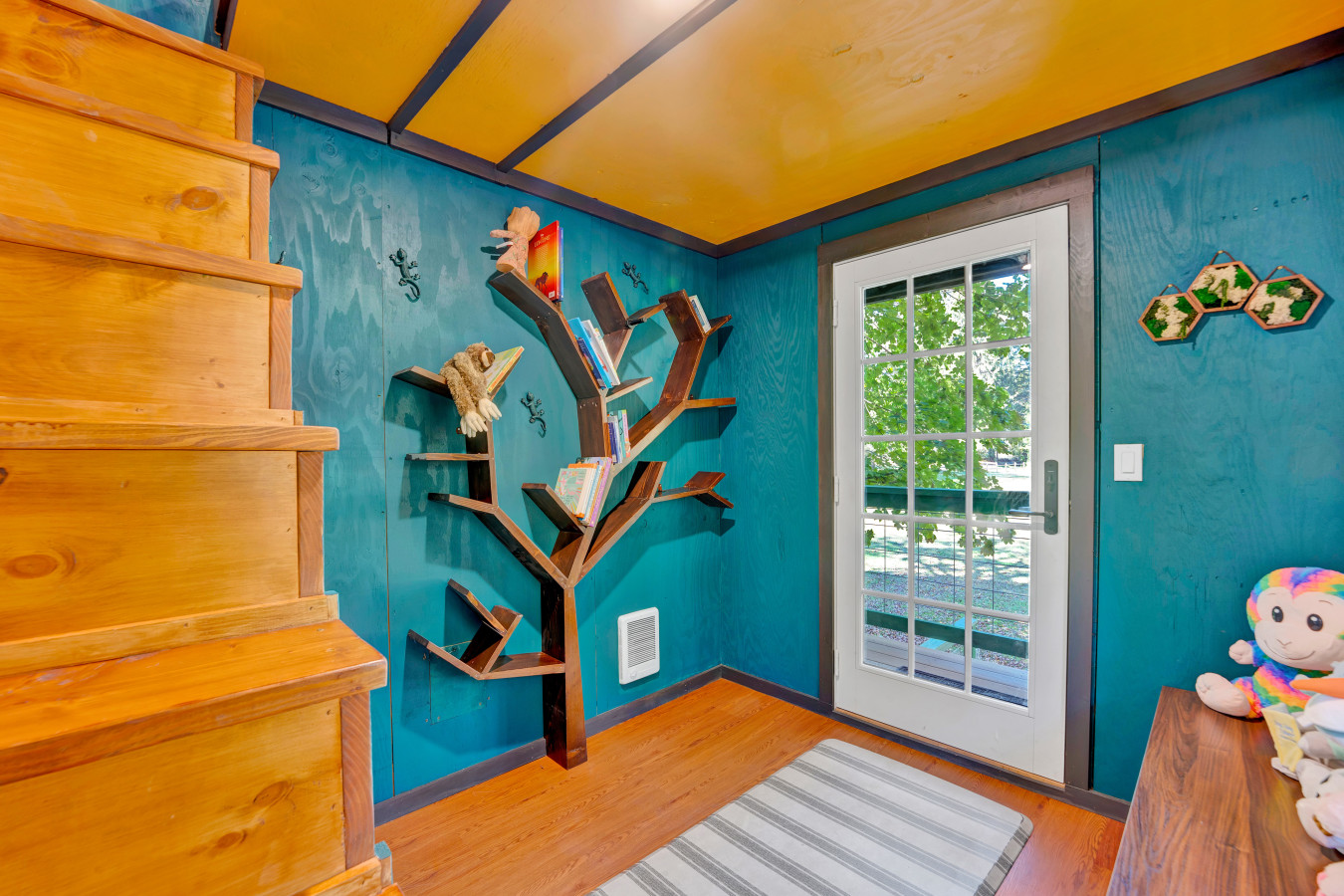 creekside-hiking-trails-treehouse-bunkroom-hot-tub/