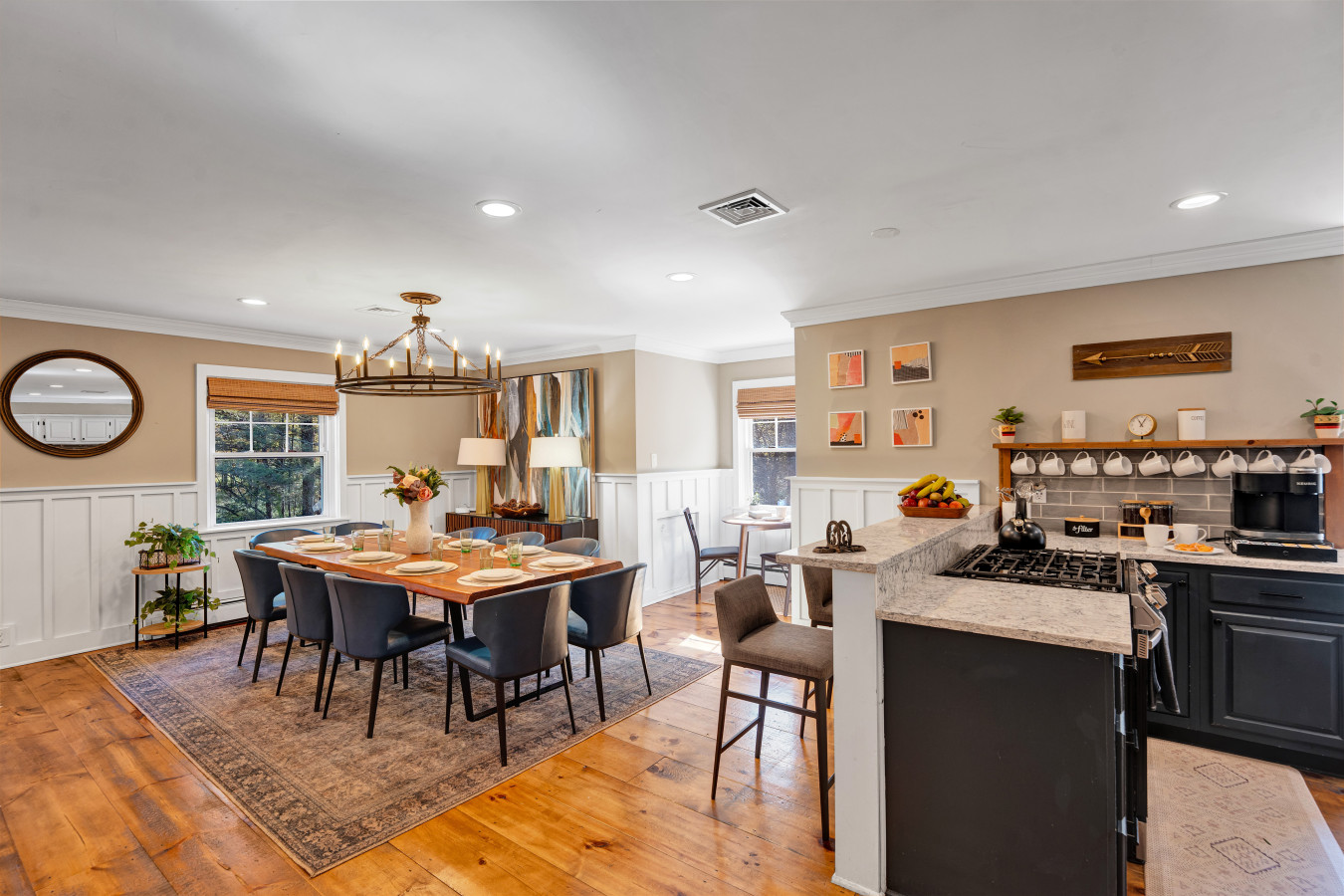 Enjoy extra seating at the peninsula, right next to the kitchen and dining area.  Perfect for casual bites, conversations, or keeping the chef company!