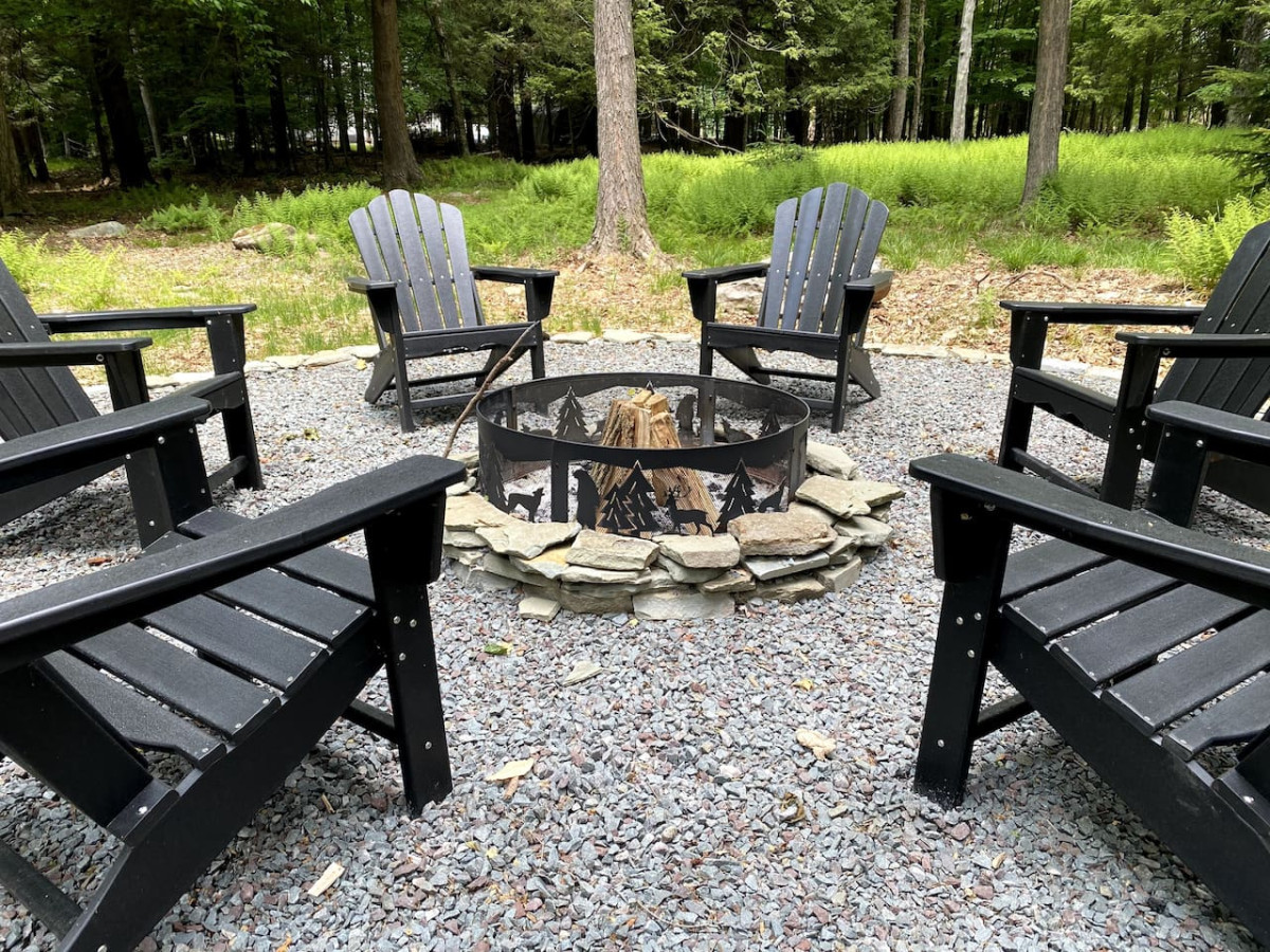 Fire pit to roast marshmallows