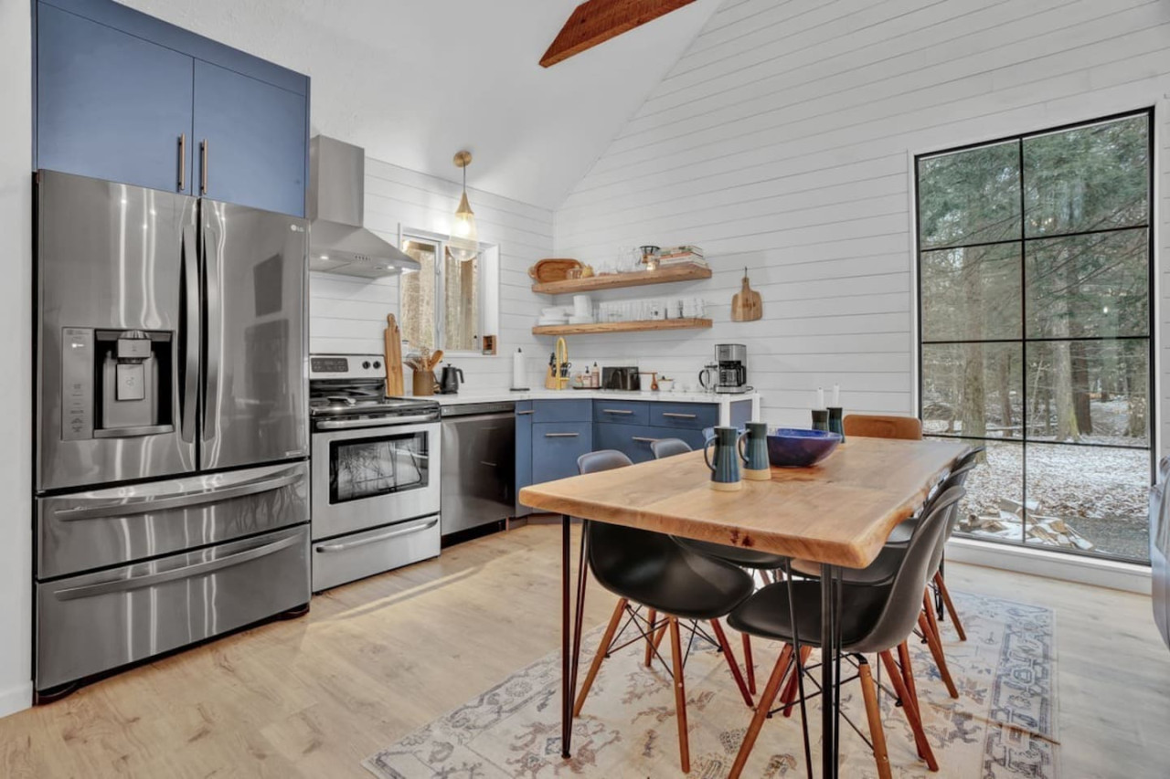 Fully equiped open kitchen.