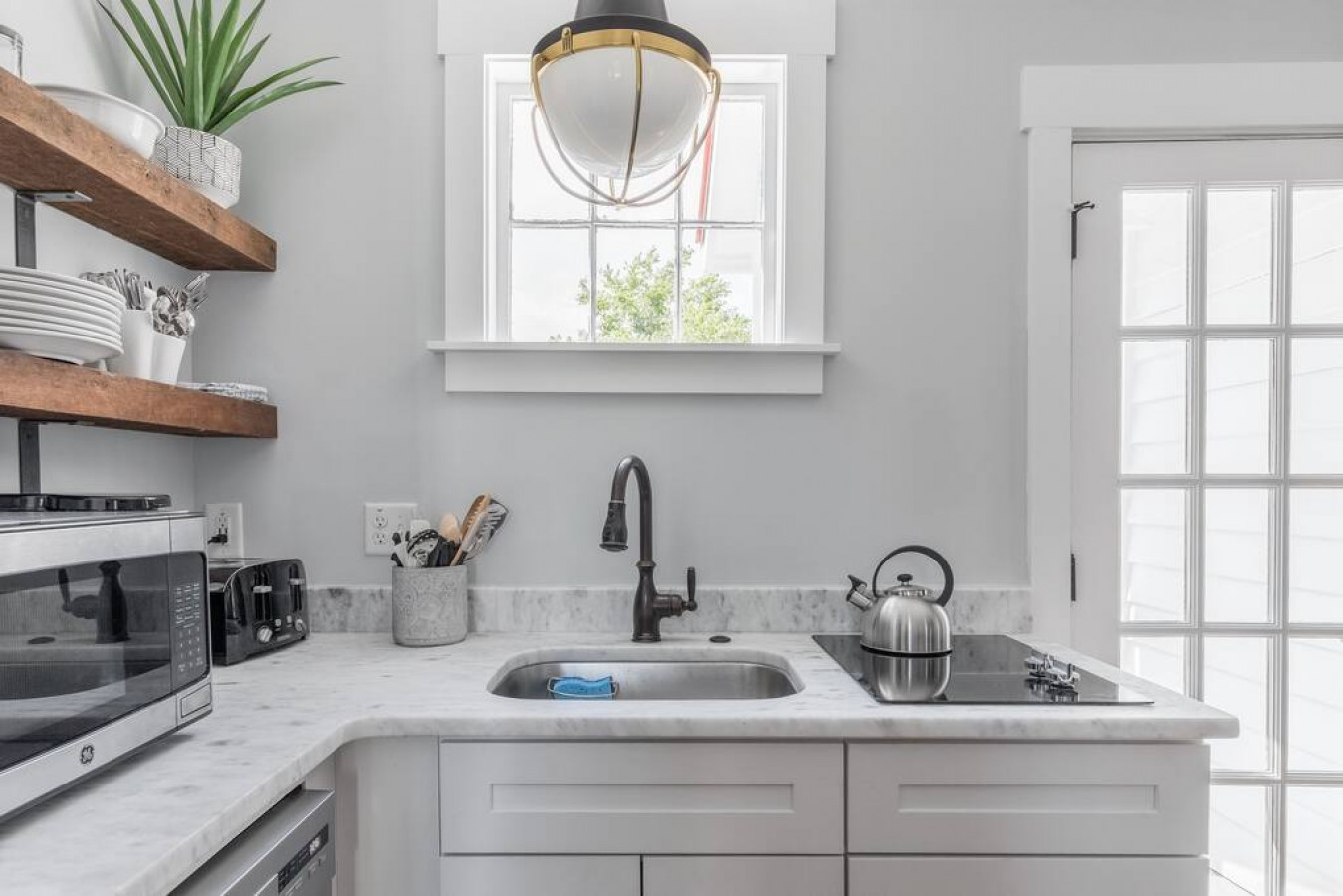 Historic 3BR with Back Patio & Near King Street - Charleston