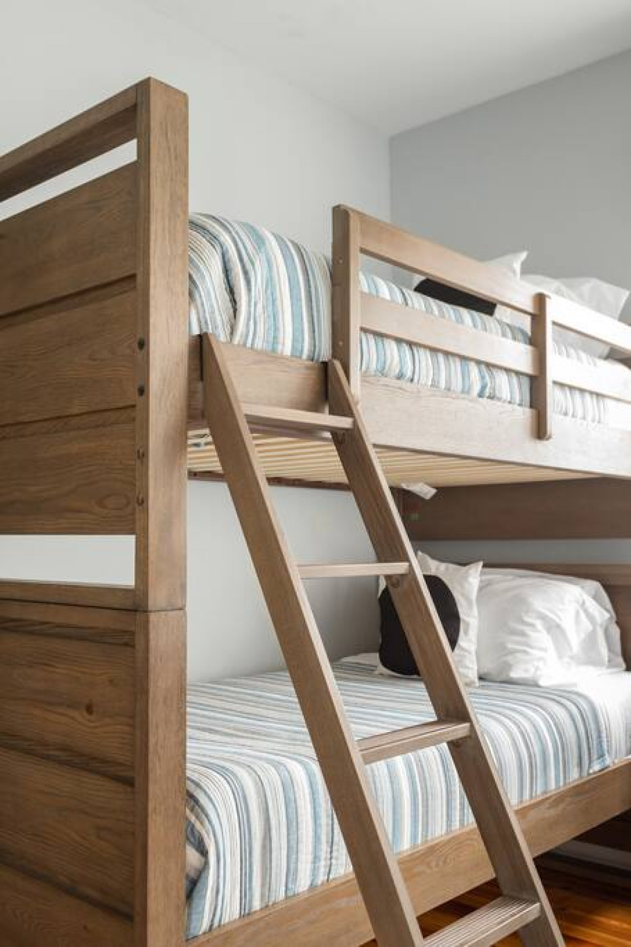 Sleeps 16 | Pet-Friendly 2-Unit w/ Backyard Oasis - Charleston