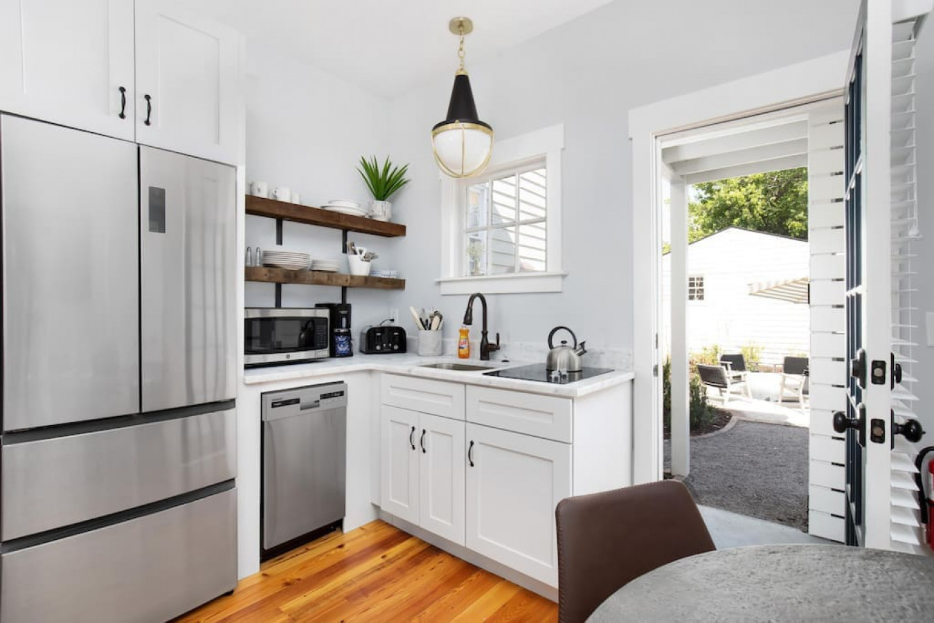 3br-near-king-st-with-shared-garden-and-pet-friendly/