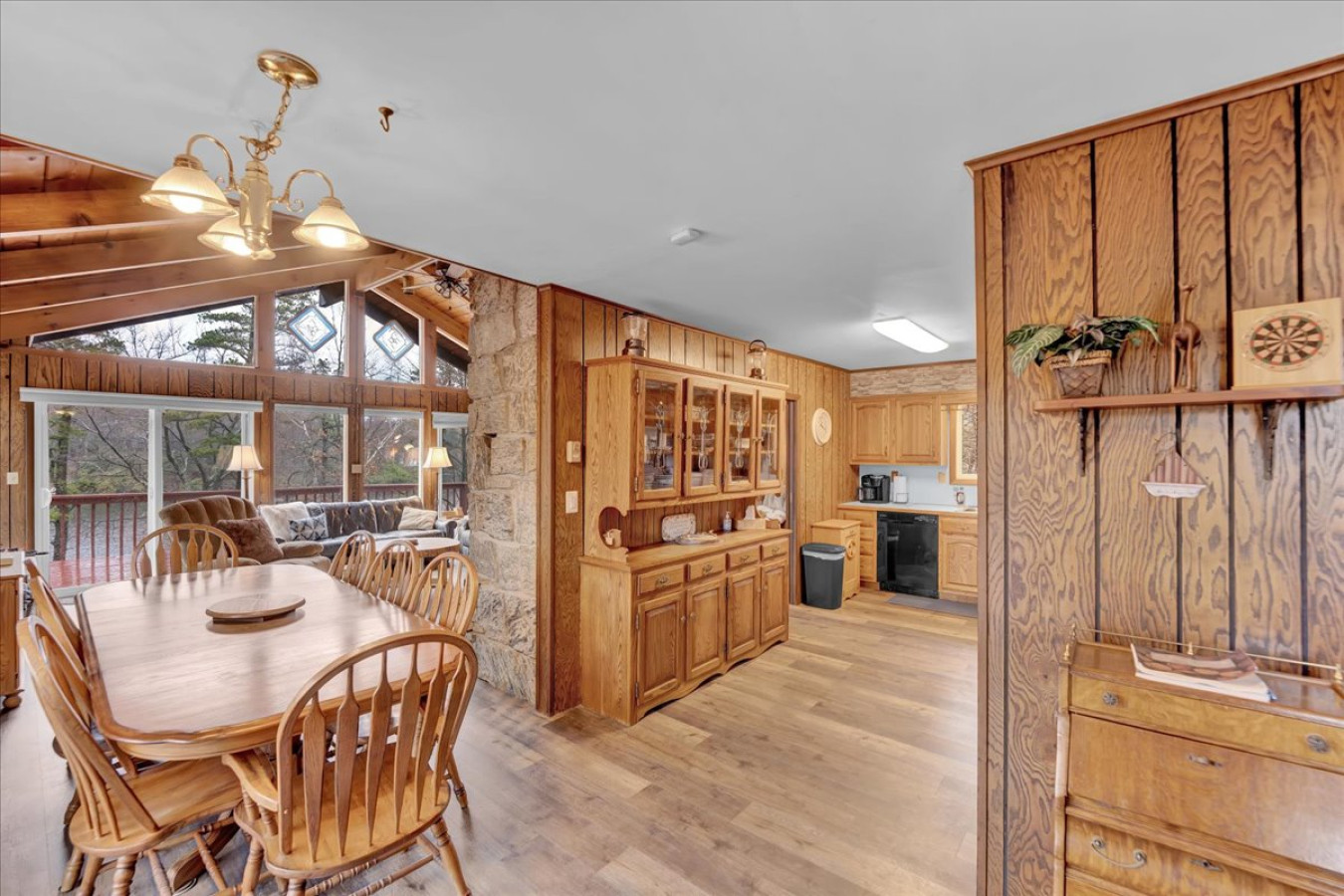 4br-lakehouse-or-sleeps-10-or-fire-pit-dock-kayaks/