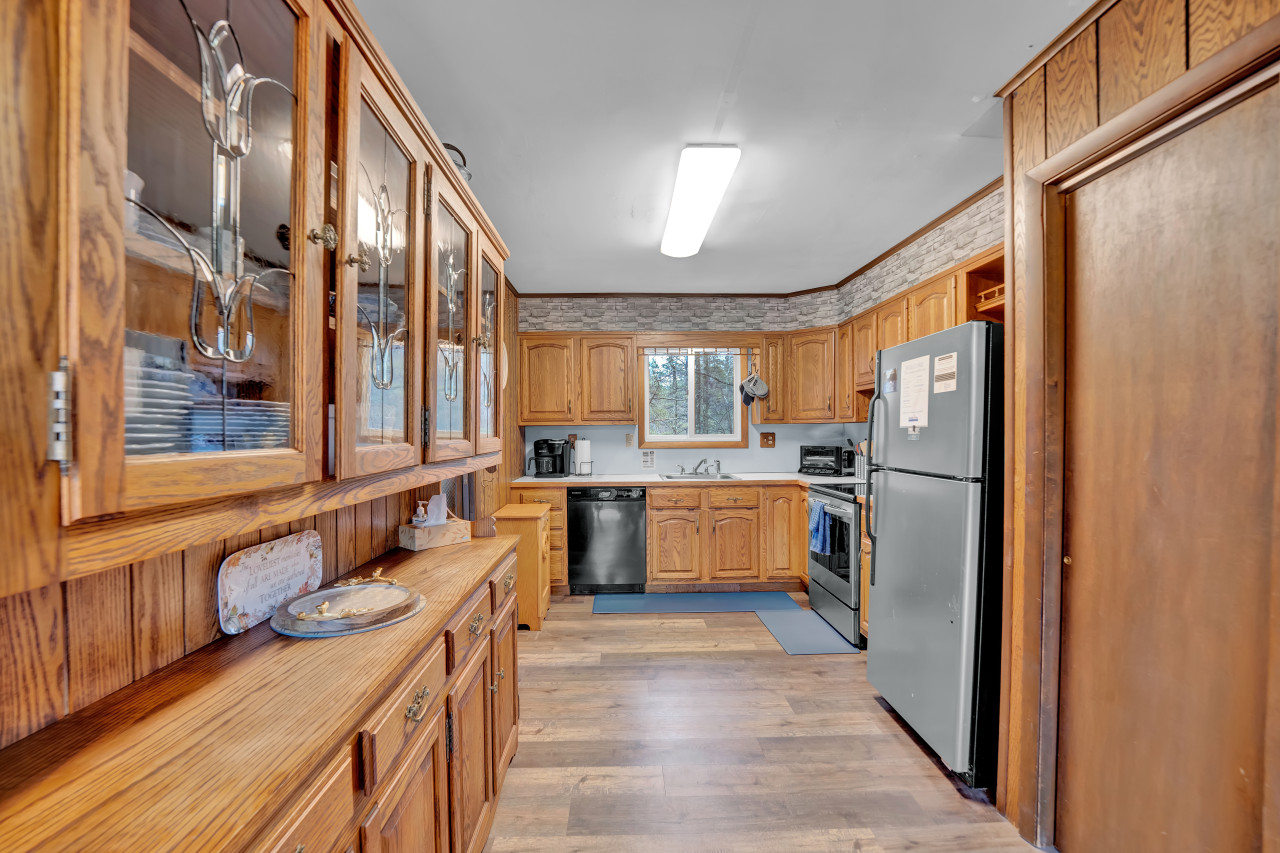 4br-lakehouse-or-sleeps-10-or-fire-pit-dock-kayaks/