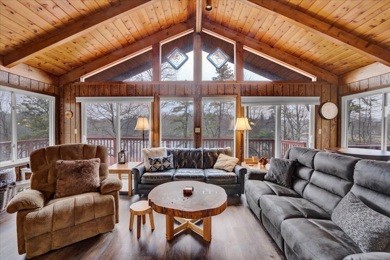 4br-lakehouse-or-sleeps-10-or-fire-pit-dock-kayaks/