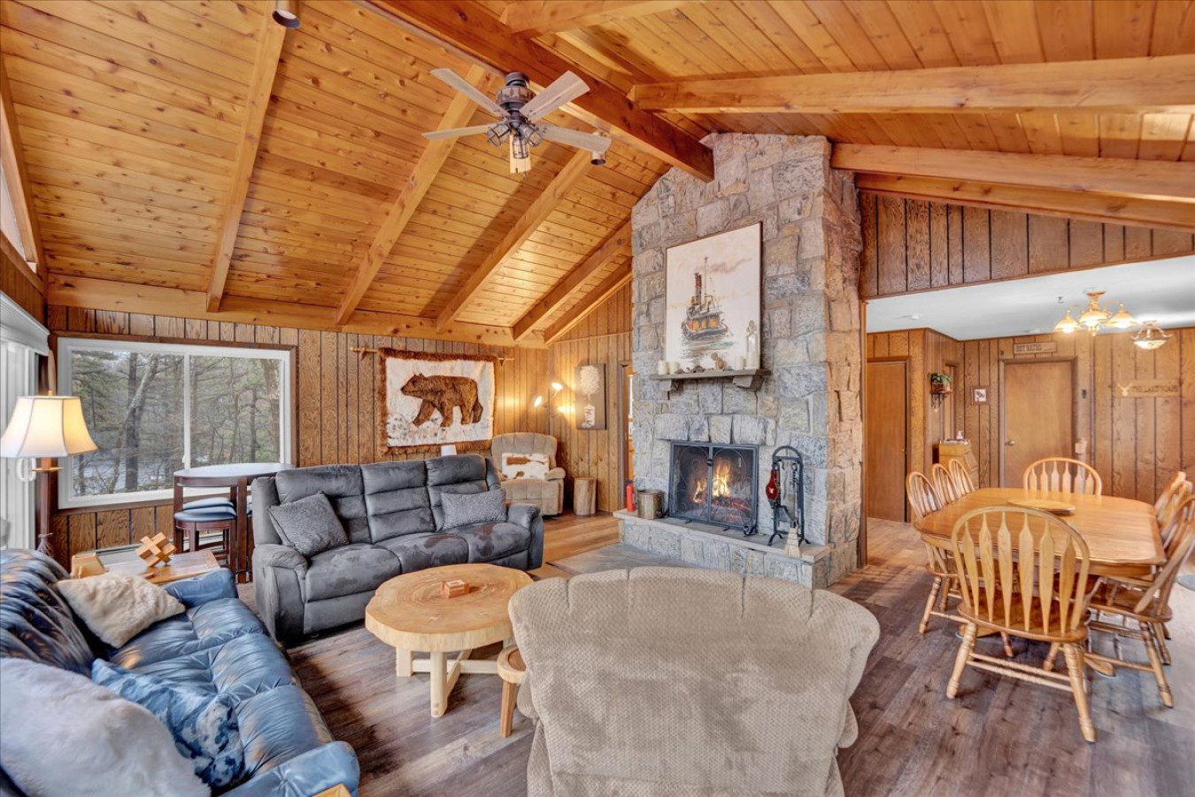 4br-lakehouse-or-sleeps-10-or-fire-pit-dock-kayaks/