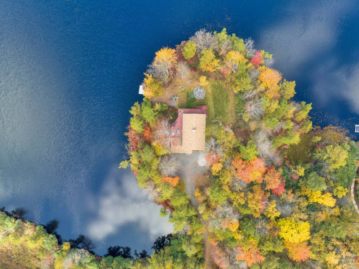 4br-lakehouse-or-sleeps-10-or-fire-pit-dock-kayaks/