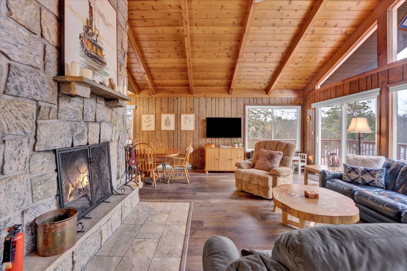 4br-lakehouse-or-sleeps-10-or-fire-pit-dock-kayaks/