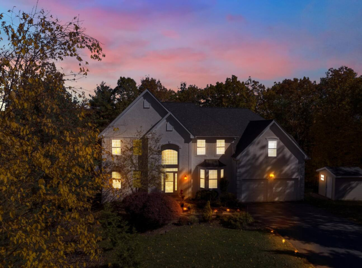 sleeps-12-or-sauna+bar+basement-game-room+fire-pits/