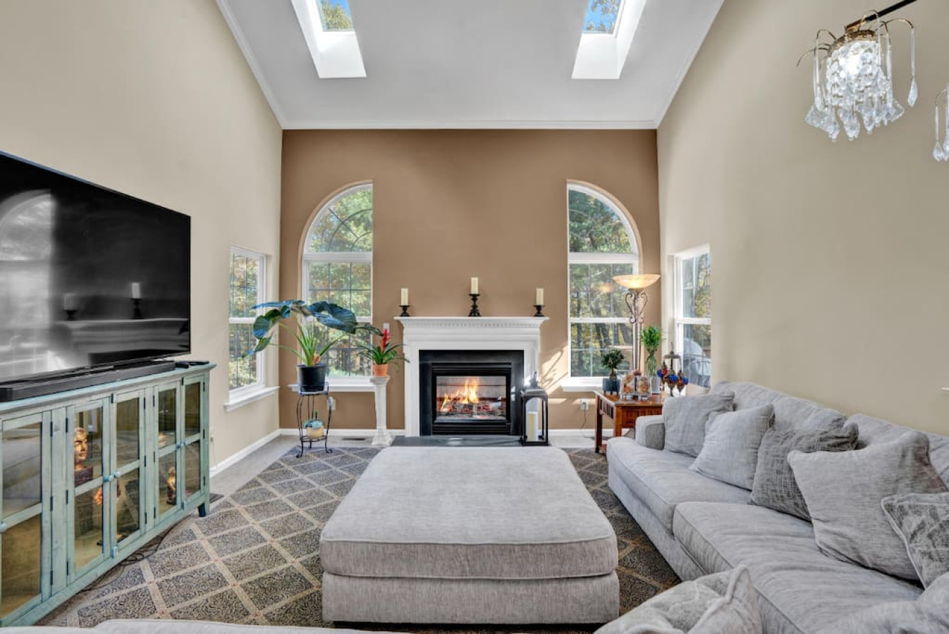 sleeps-12-or-sauna+bar+basement-game-room+fire-pits/