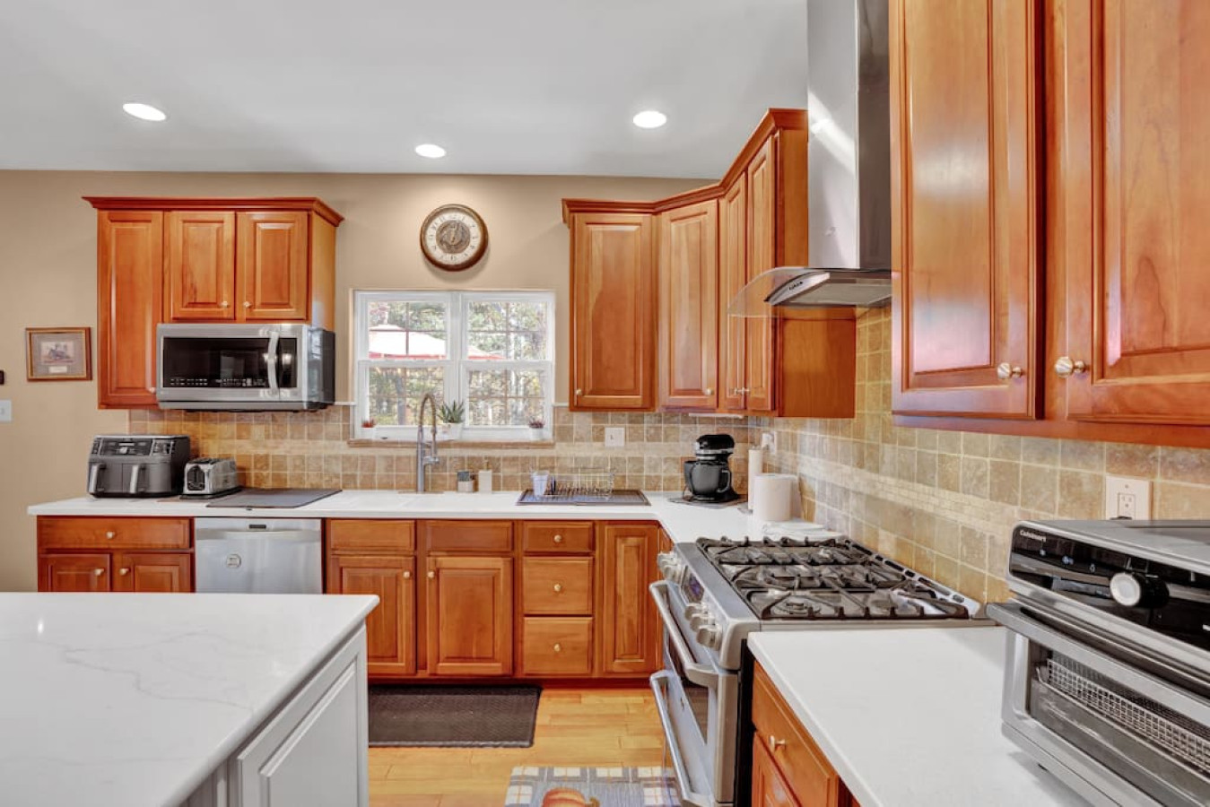 sleeps-12-or-sauna+bar+basement-game-room+fire-pits/