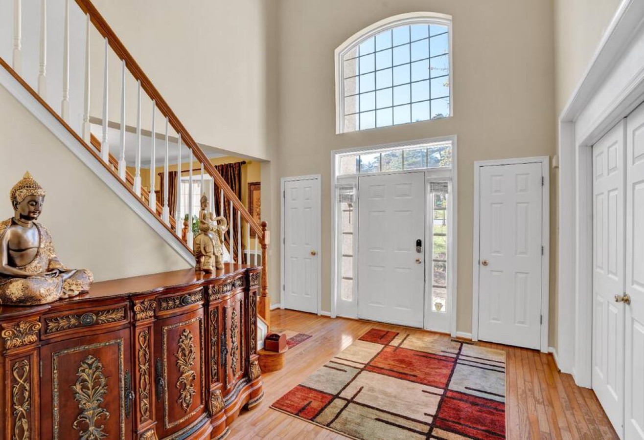 sleeps-12-or-sauna+bar+basement-game-room+fire-pits/