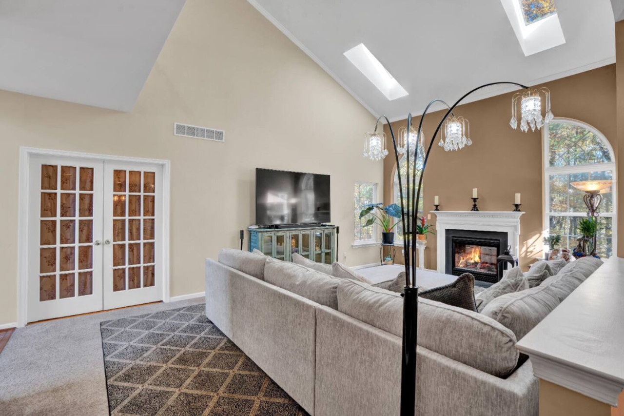 sleeps-12-or-sauna+bar+basement-game-room+fire-pits/