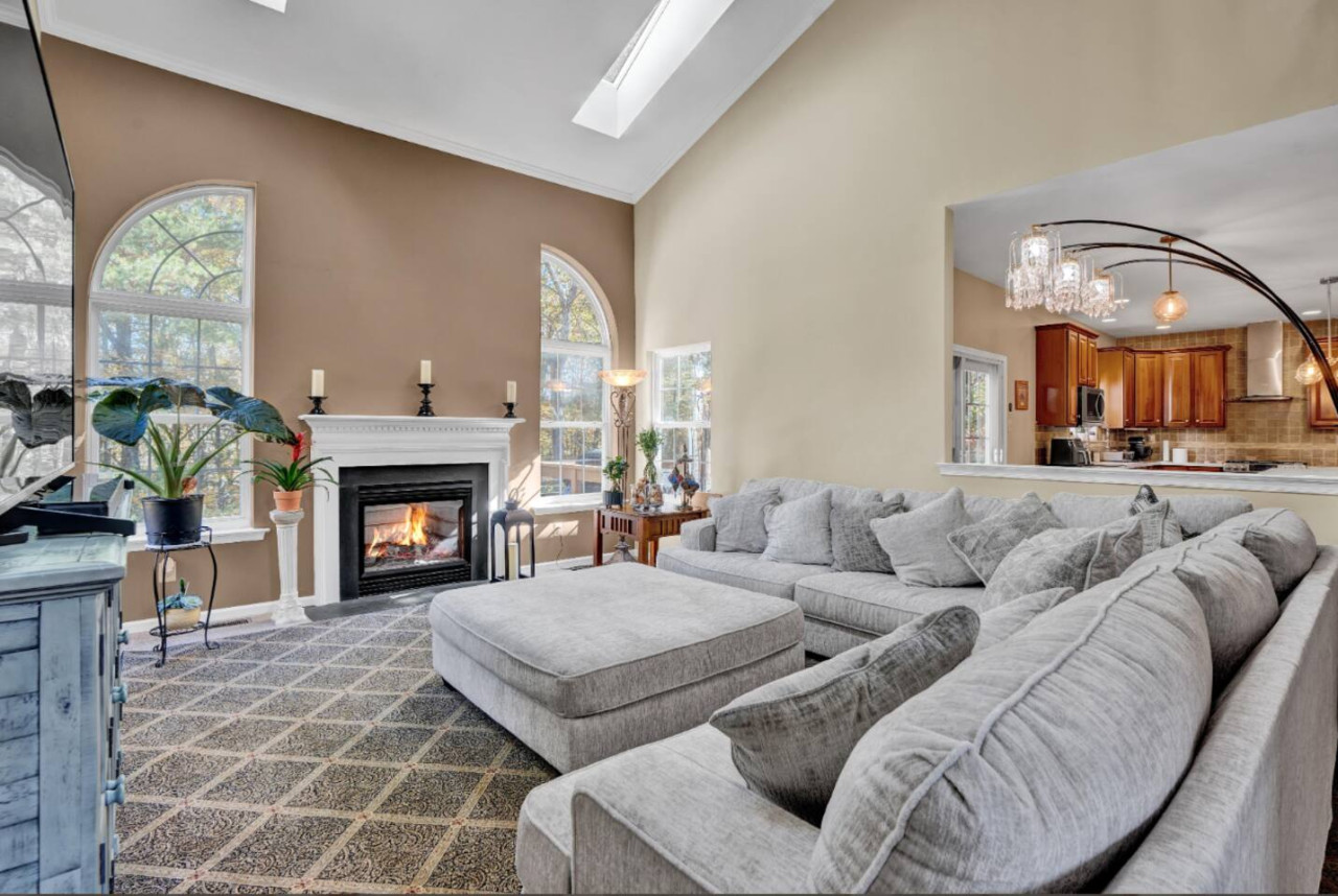 sleeps-12-or-sauna+bar+basement-game-room+fire-pits/