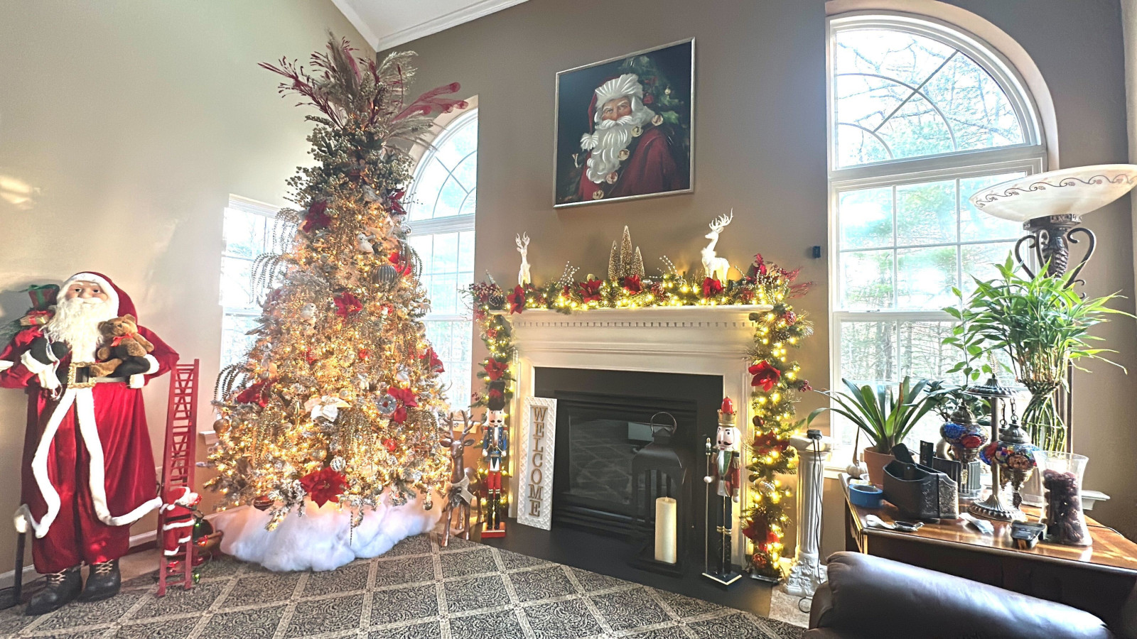 Celebrate the season with charming Christmas decorations