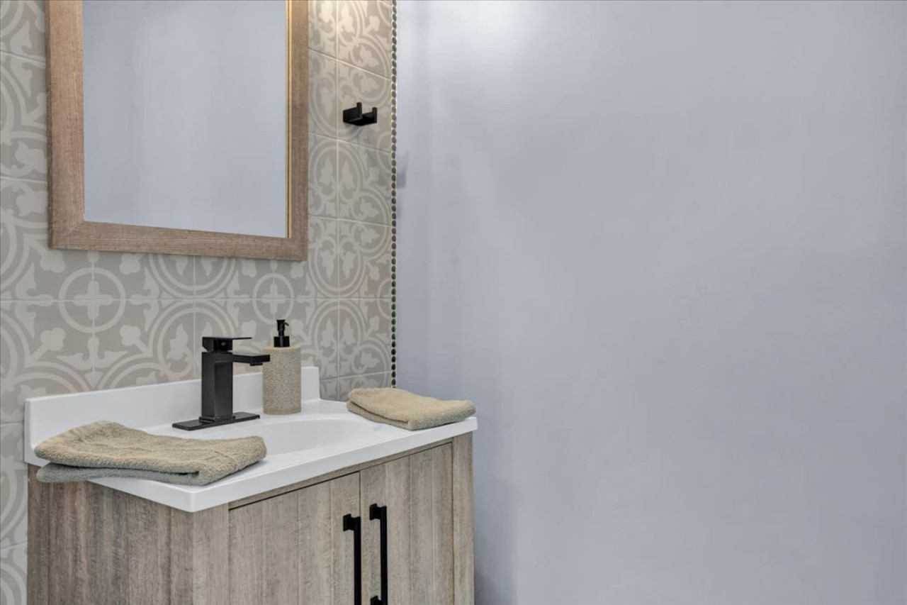 Cozy Getaway + Hot Tub, Games & Fire Pit - Pocono Summit