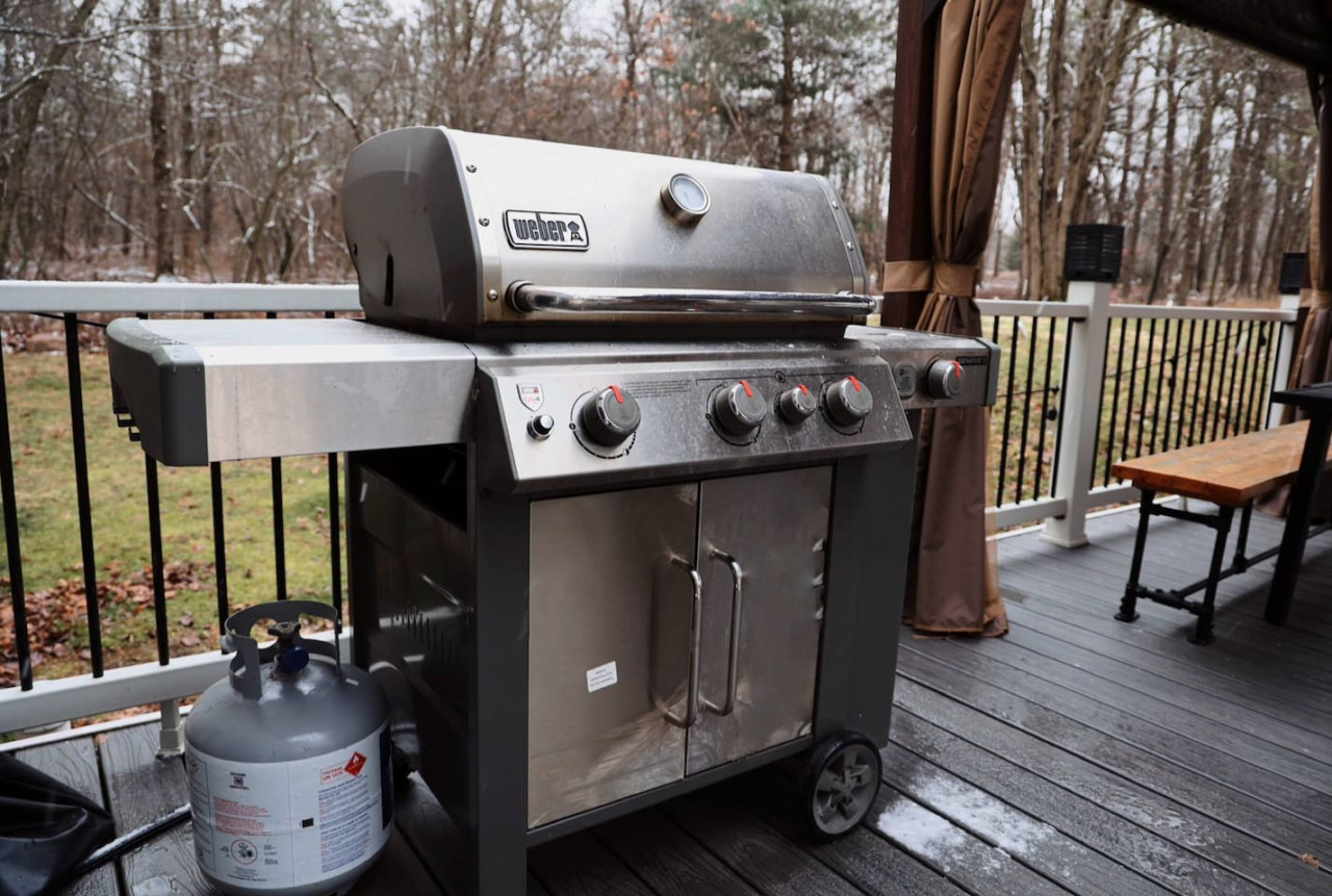 Cozy Getaway + Hot Tub, Games & Fire Pit - Pocono Summit