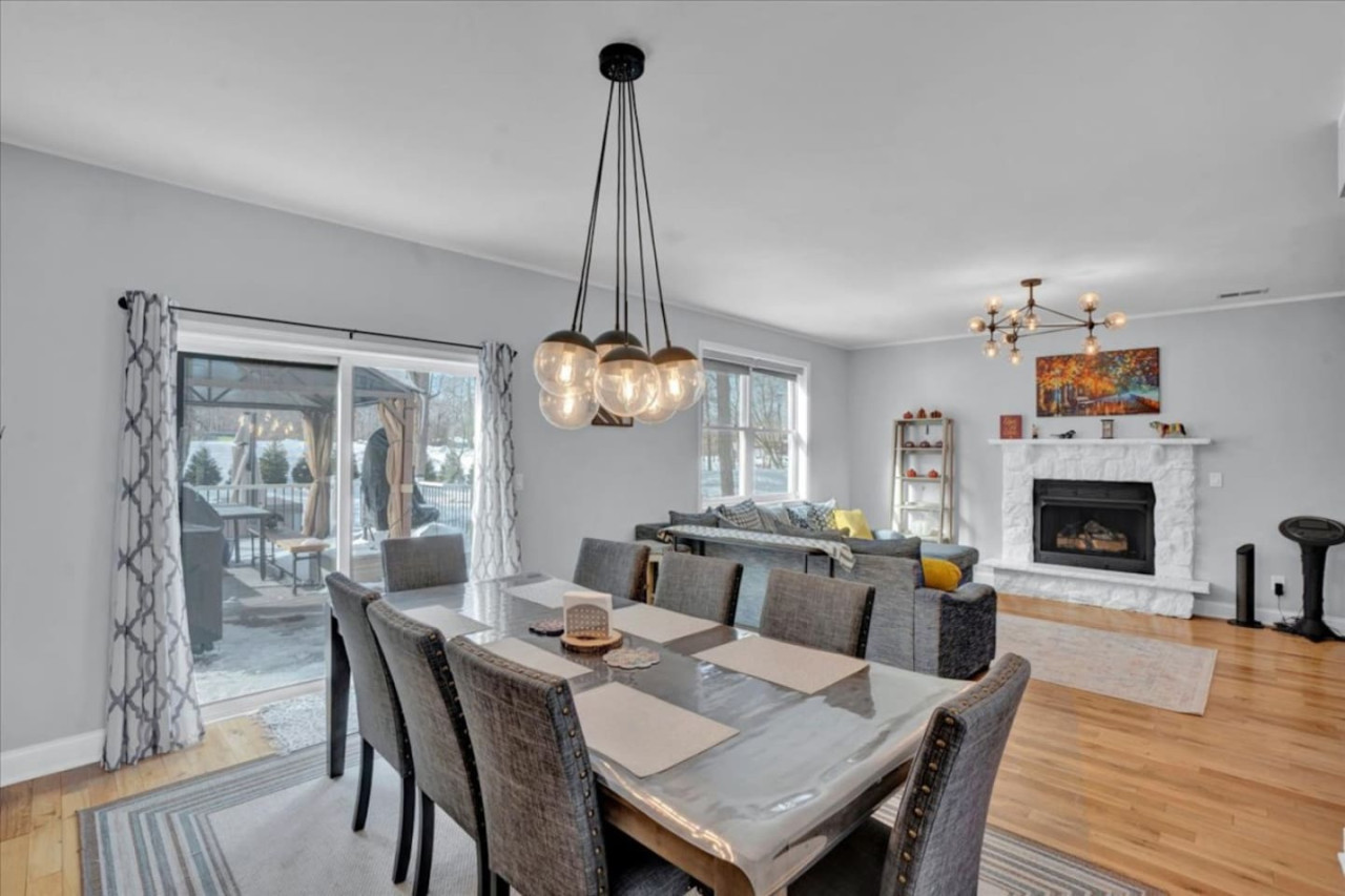 Cozy Getaway + Hot Tub, Games & Fire Pit - Pocono Summit