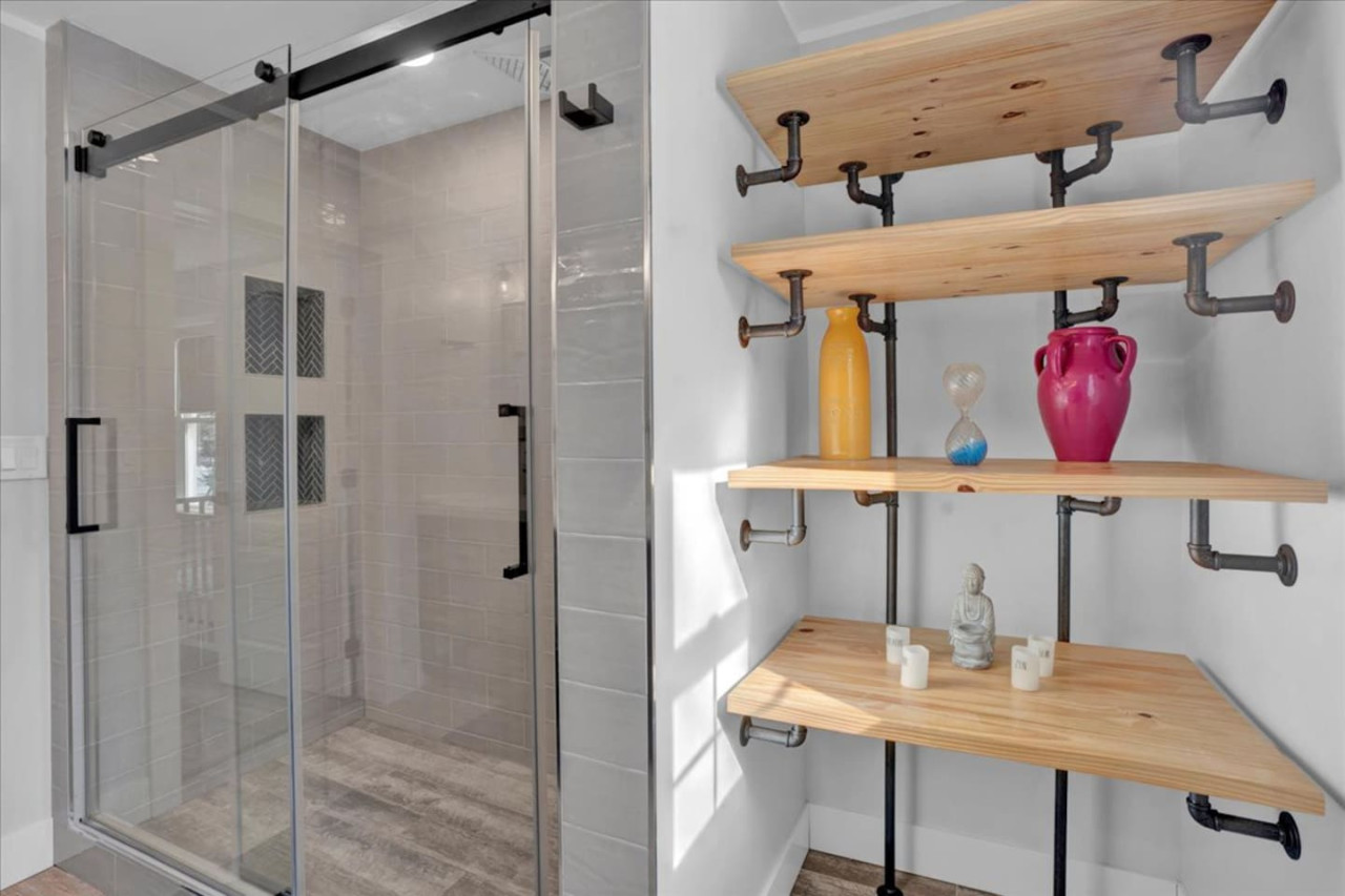 Cozy Getaway + Hot Tub, Games & Fire Pit - Pocono Summit