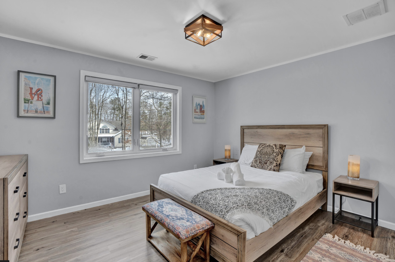 Cozy Getaway + Hot Tub, Games & Fire Pit - Pocono Summit