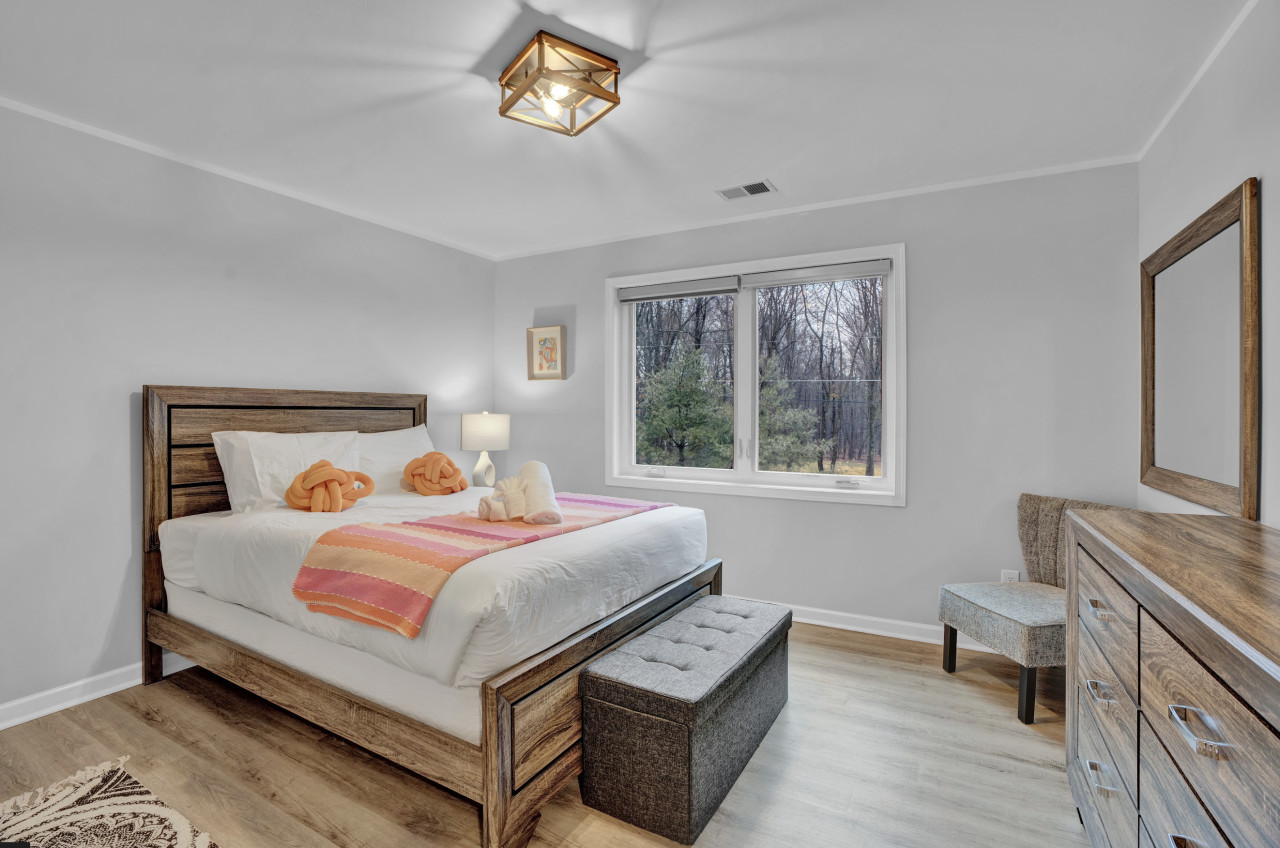 Cozy Getaway + Hot Tub, Games & Fire Pit - Pocono Summit