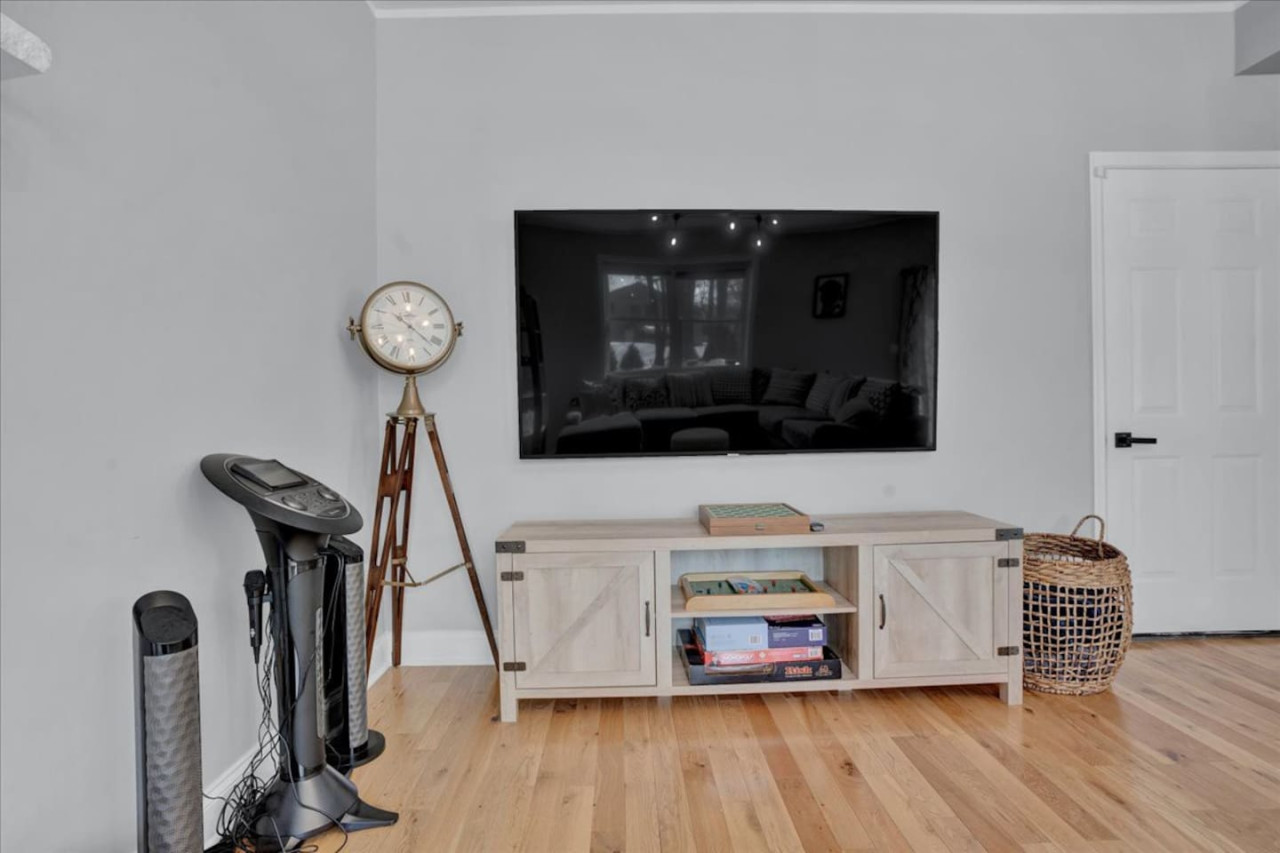 cozy-getaway-+-hot-tub-games-and-fire-pit/