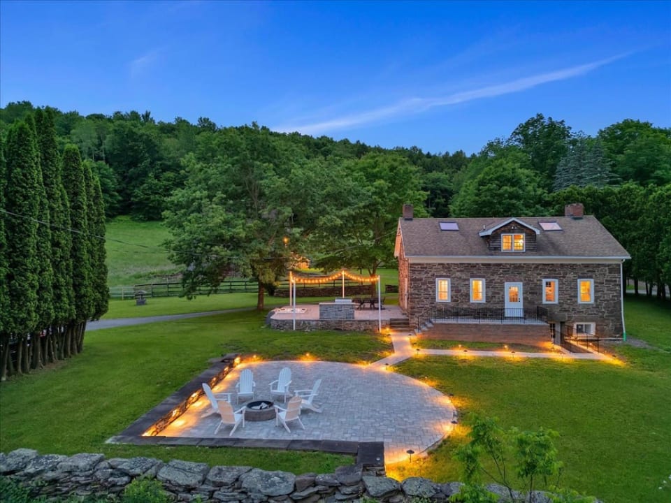 The Stone Cottage Horse Farm w/Pond, Peloton & Hot Tub