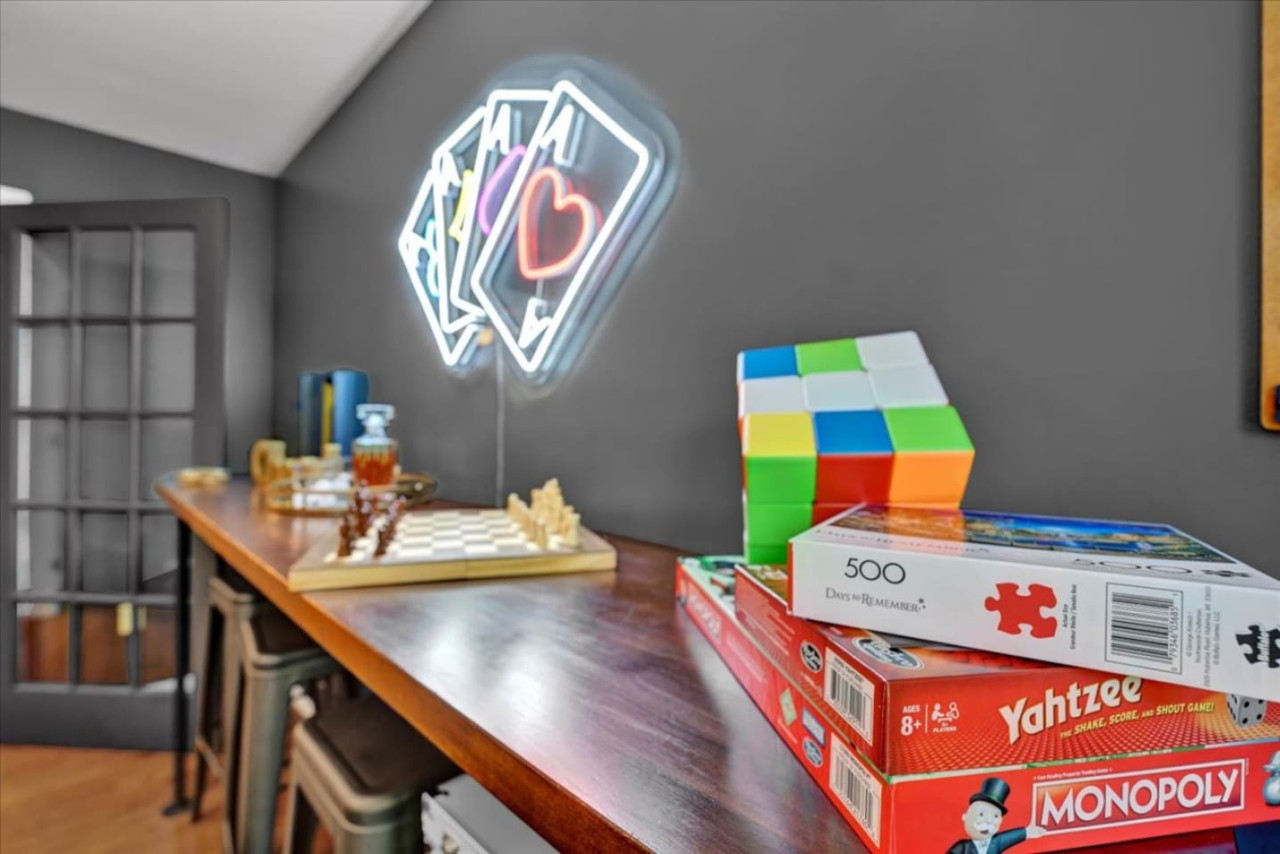 5br-or-movie-theater+poker+arcade+fire-pit+jacuzzi/