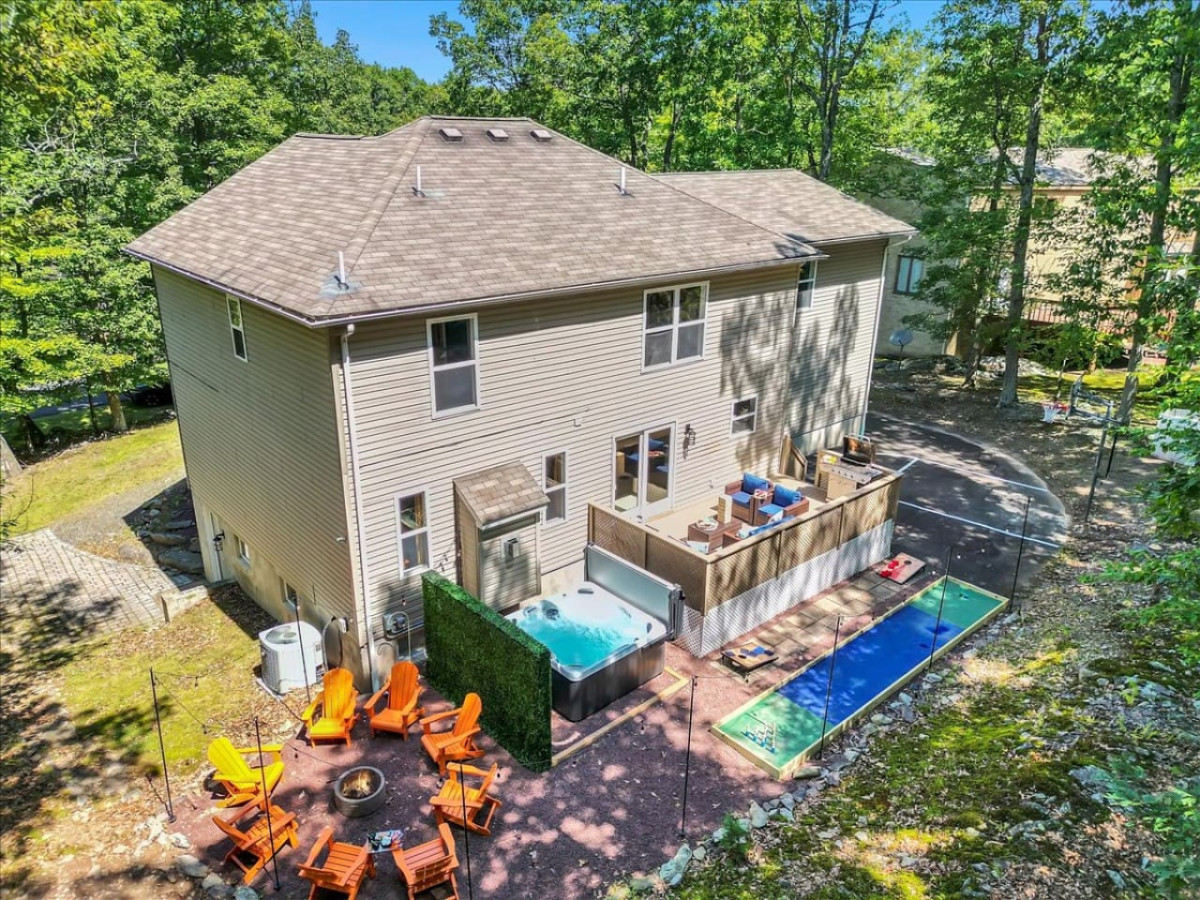 5br-or-movie-theater+poker+arcade+fire-pit+jacuzzi/