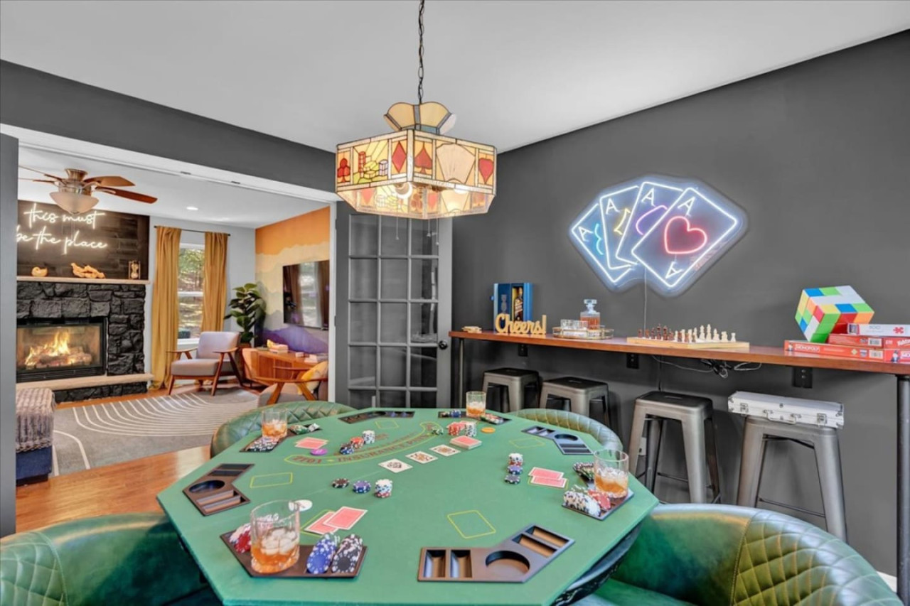 5br-or-movie-theater+poker+arcade+fire-pit+jacuzzi/