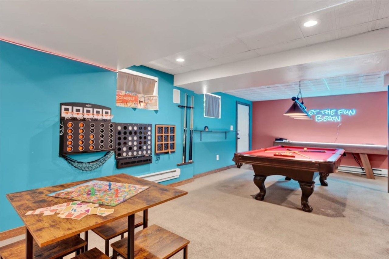 5br-or-movie-theater+poker+arcade+fire-pit+jacuzzi/