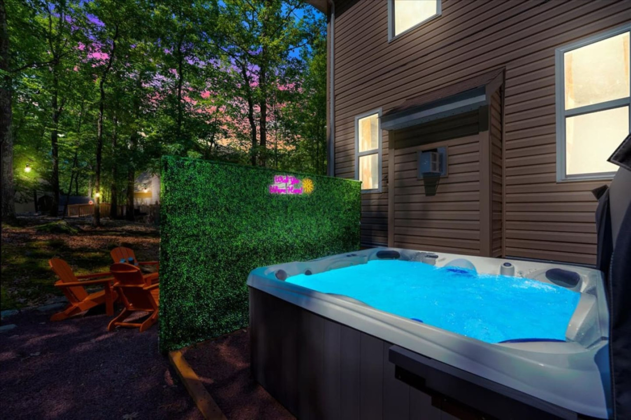 5br-or-movie-theater+poker+arcade+fire-pit+jacuzzi/