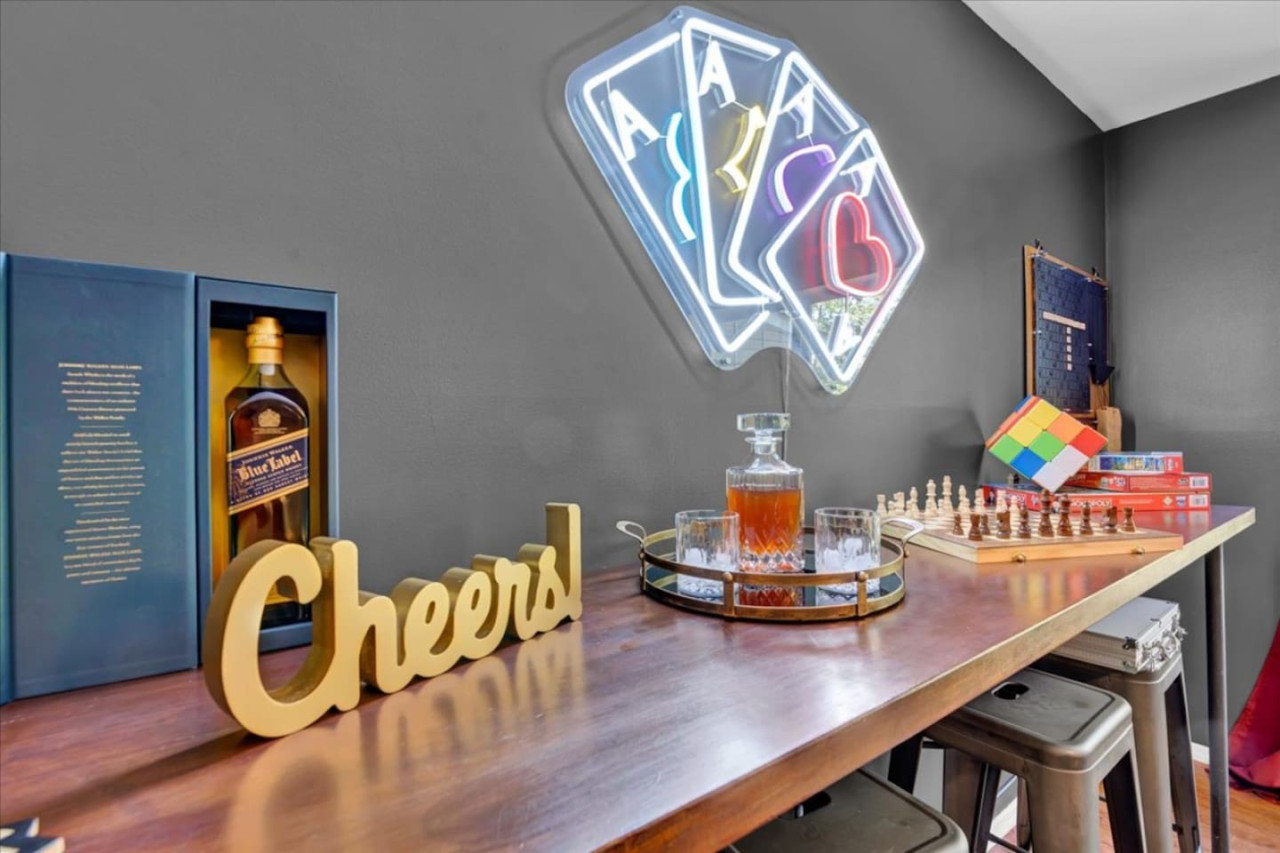 5br-or-movie-theater+poker+arcade+fire-pit+jacuzzi/