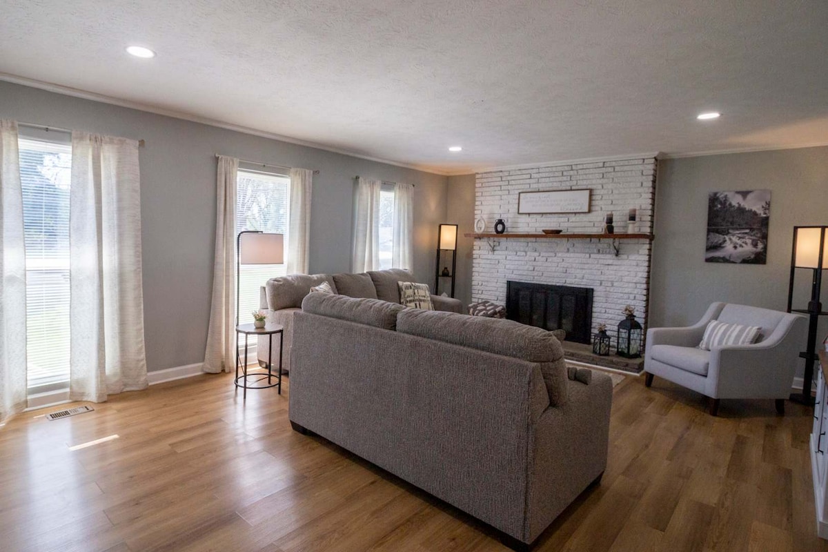 no-cleaning-fee-3br-knoxville-home-near-ut/