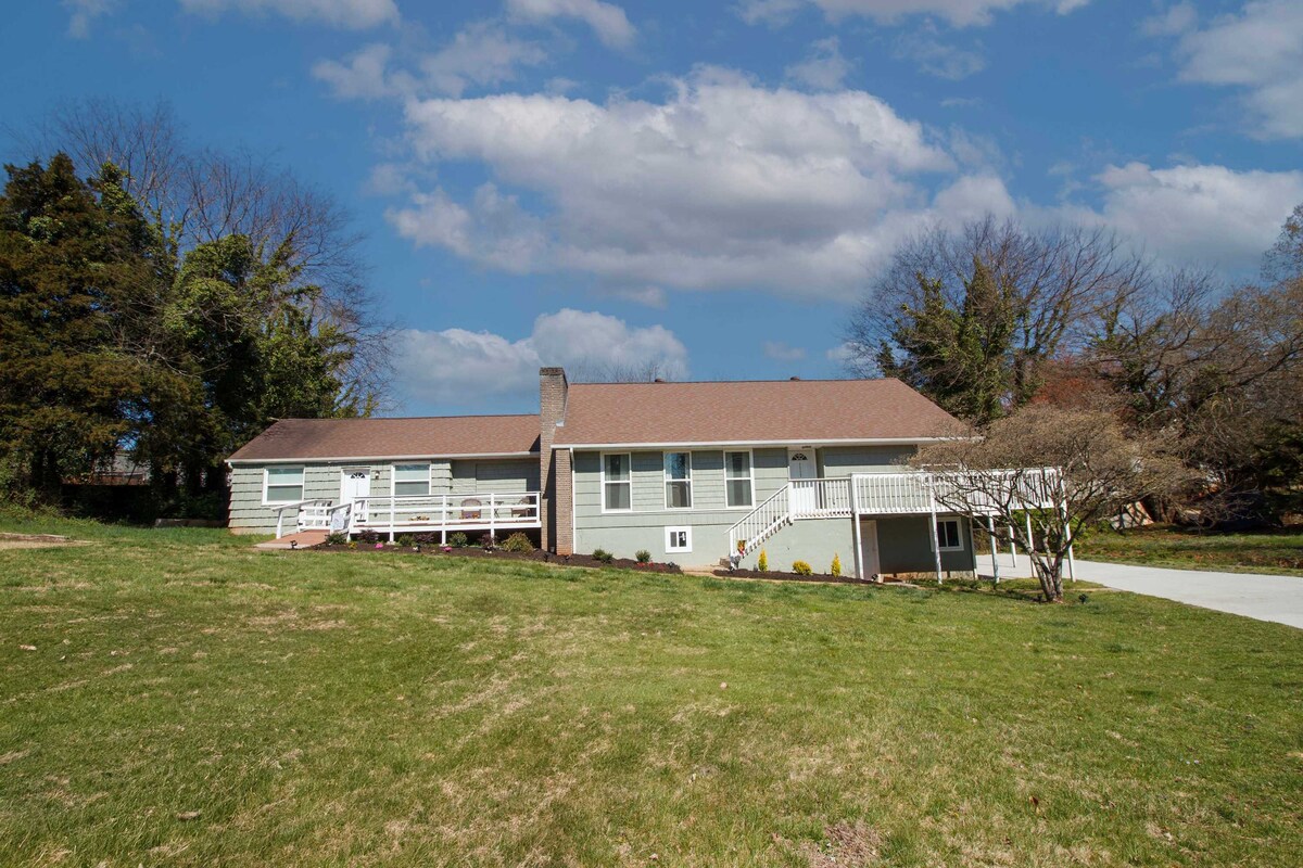 no-cleaning-fee-3br-knoxville-home-near-ut/