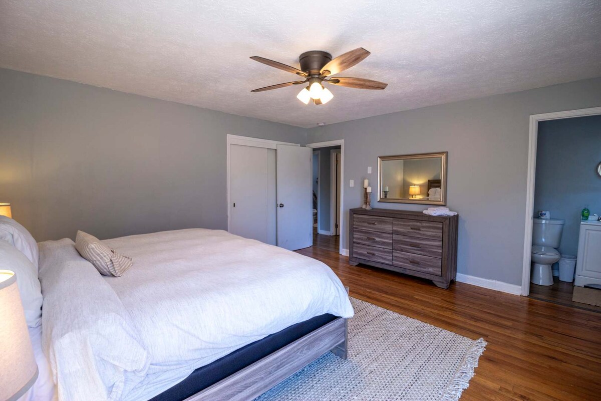 no-cleaning-fee-3br-knoxville-home-near-ut/