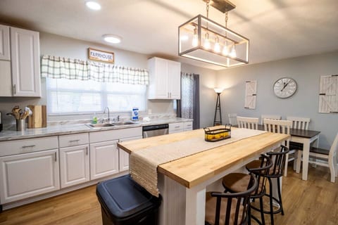 No Cleaning Fee! 3BR Knoxville Home • Near UT