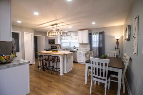 No Cleaning Fee! 3BR Knoxville Home • Near UT