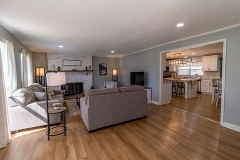 Pet-Friendly 3BR Home• Close to UT & Downtown Knox image 1