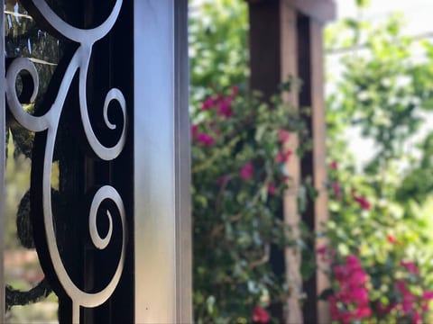 French door entry detail
‘You are truly tucked away in this beautiful space!
Sparkling clean, beautifully designed inside & out. A gem! So glad I was able to stay here, will visit again'~ Laurie, 2022