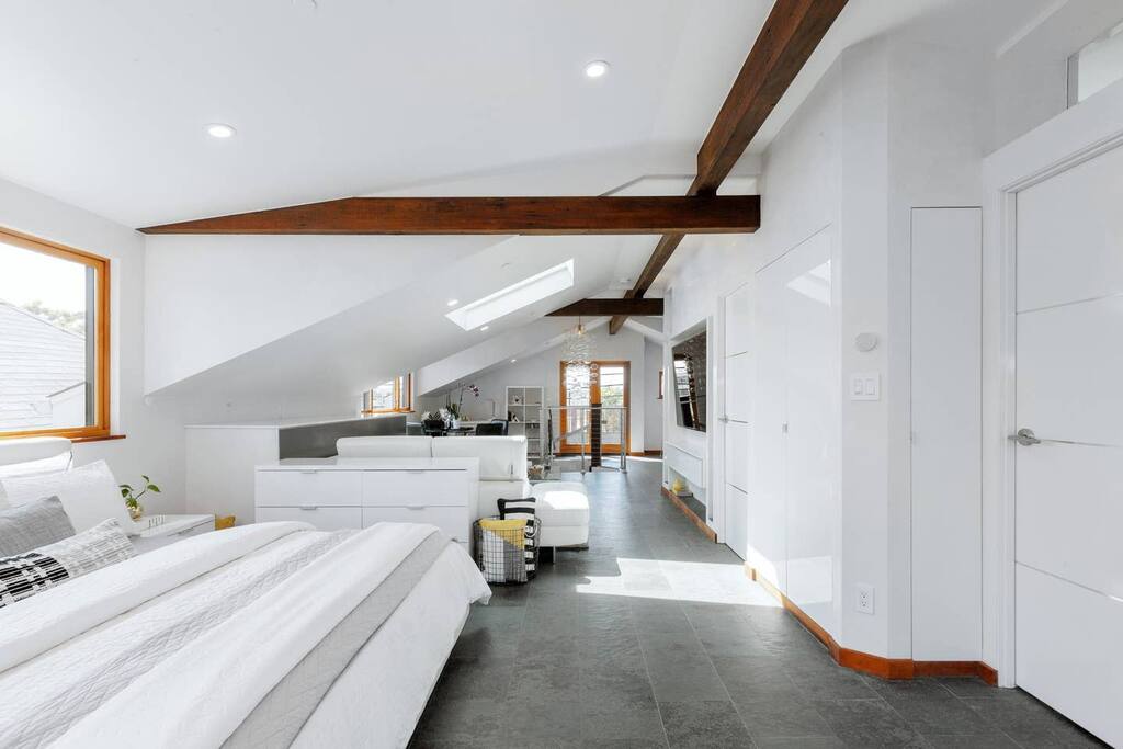 The Stargazer | Executive Loft| Urban Oasis | King