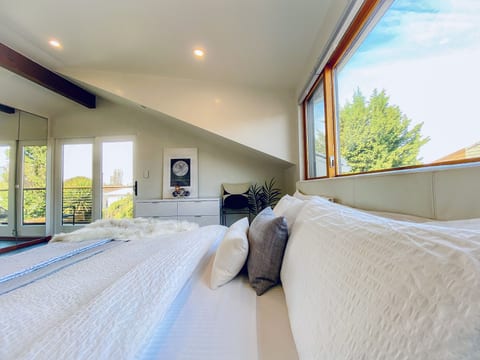 The Stargazer | Executive King Loft | Urban Oasis