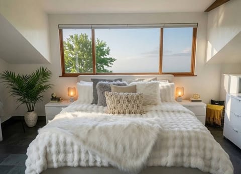 The Stargazer | Executive King Loft | Urban Oasis