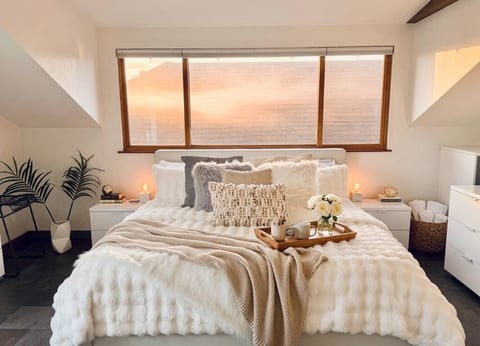 The Stargazer | Executive King Loft | Urban Oasis