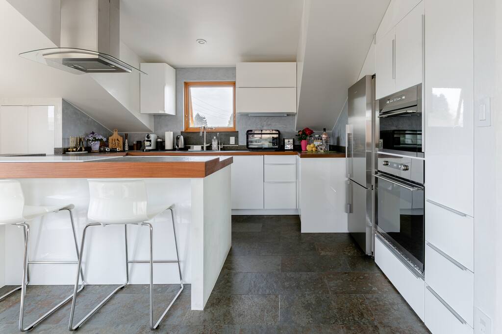 The Stargazer | Executive Loft| Urban Oasis | King